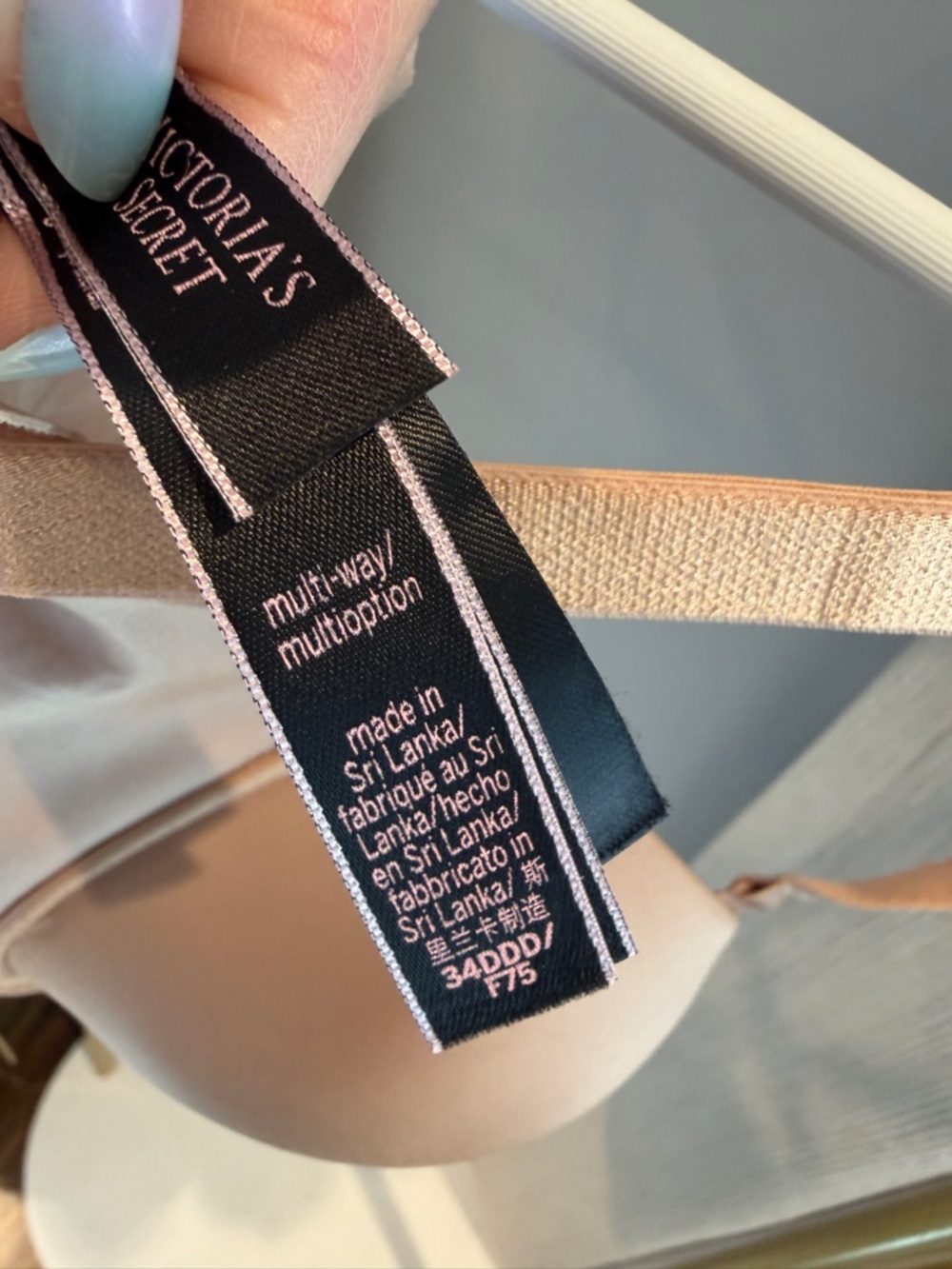 EUC Victoria's Secret Multi-way Illusions Lightly Lined Smooth Strapless Bra - Picture 3 of 6